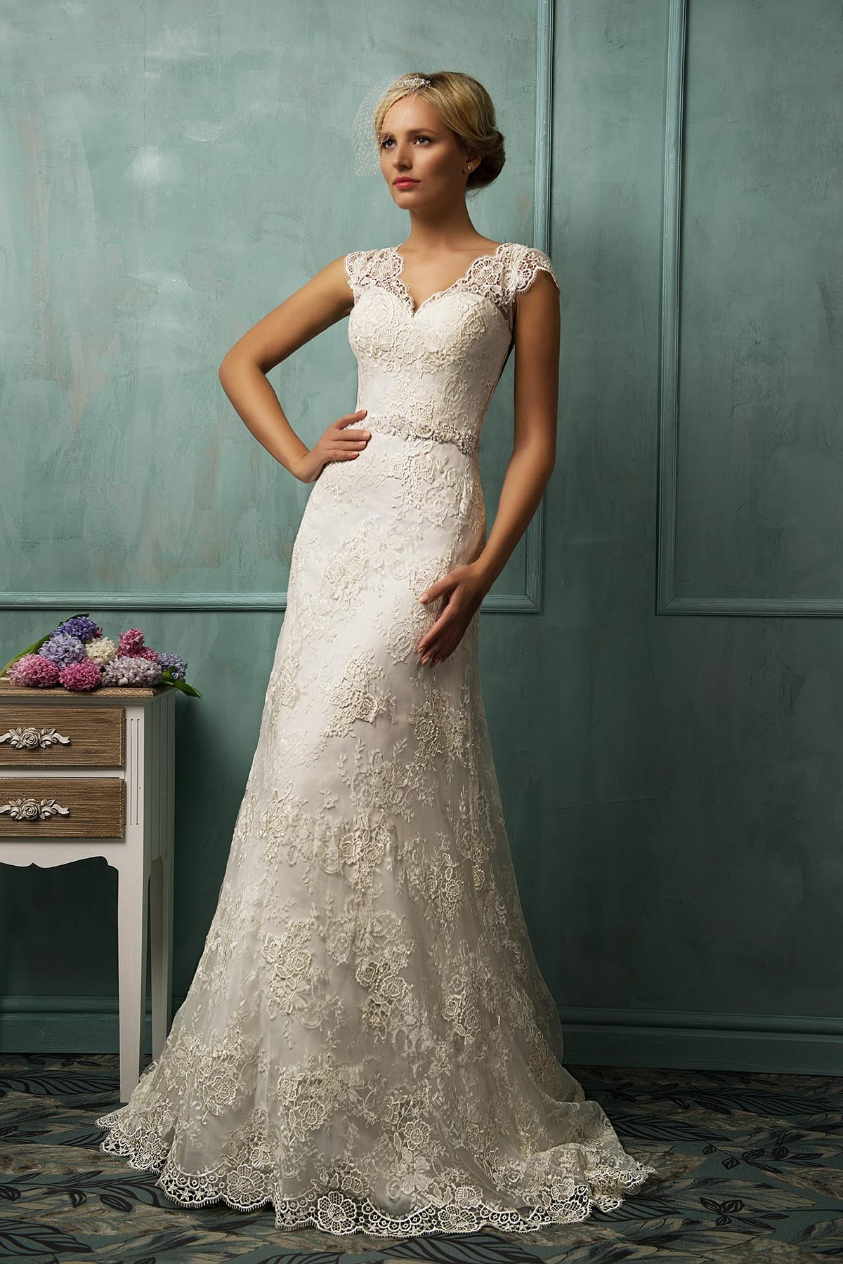 Elegant Cap Sleeve Lace Tulle Wedding Dress Zipper With Beadss
