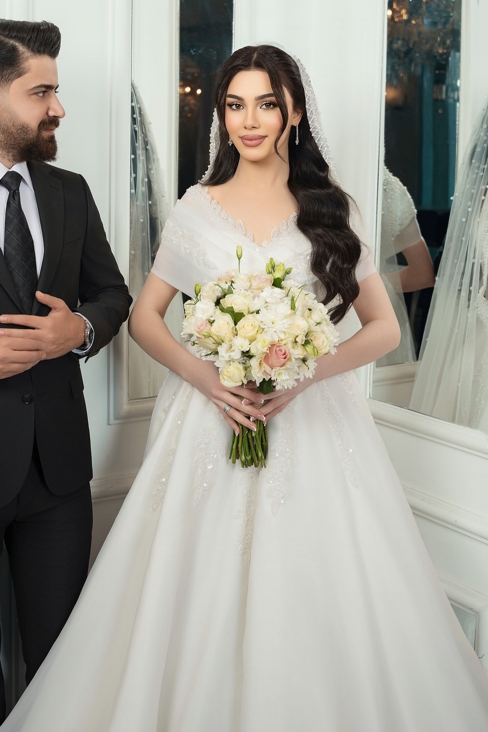 Classy Off-the-Shoulder V-neck Tulle Lace A-Line Wedding Dresses