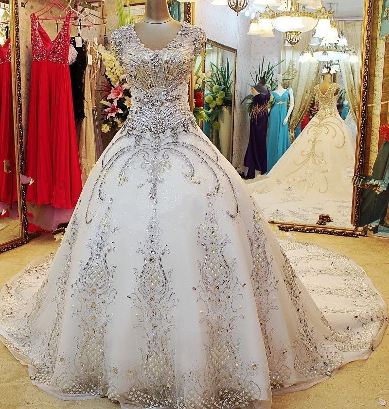 Luxurious White Crystal Ball Gown Wedding Dresses UK Court Train Foraml Sparkling Bridal Gowns with Beadss