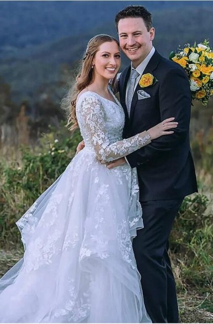 Elegant Long Sleeves A-line Wedding Dress Deep V-Neck Puffy Layers Lace Bridal Dress
