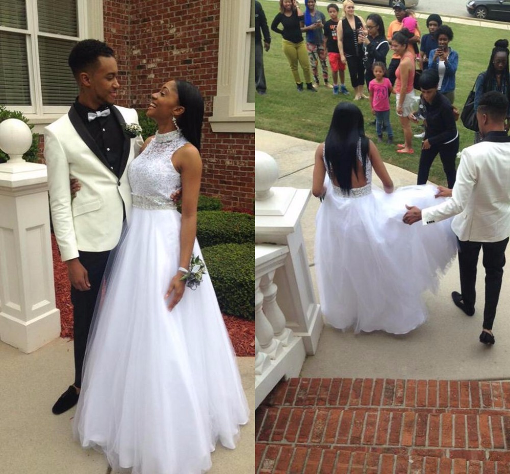 Elegant White Beadss Tulle Wedding Dress Halter Floor-length
