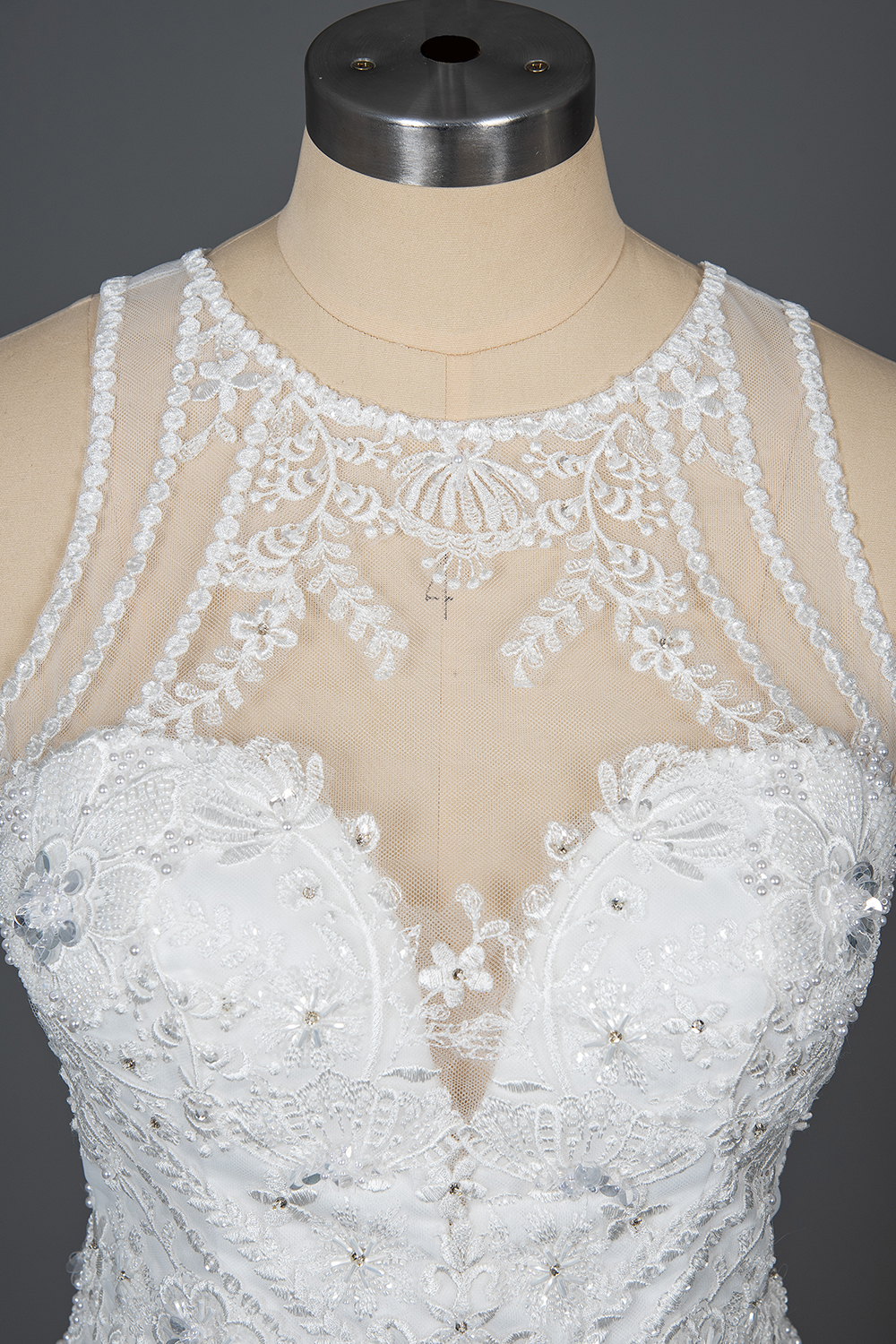 Scoop Neck Sleeveless Mermaid Wedding Dress with Floral Lace Appliques