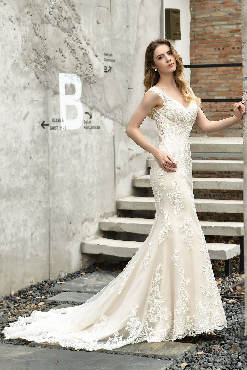 ELegant Spring Wedding Dress Mermaid Style Sleeveless Hollow Backless