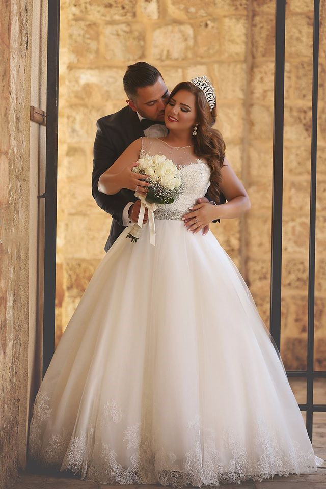 Illusion Tulle Lace Appliques Wedding Dress Ball Gown Beadss