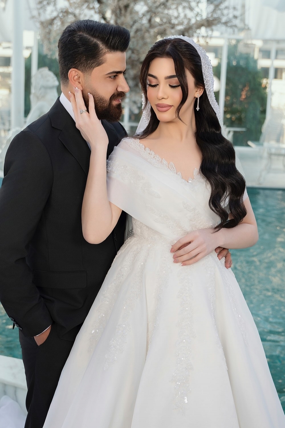 Classy Off-the-Shoulder V-neck Tulle Lace A-Line Wedding Dresses