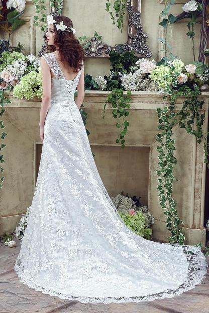 Elegant Lace Sweetheart A-line Wedding Dress Sweep Train Lace-up