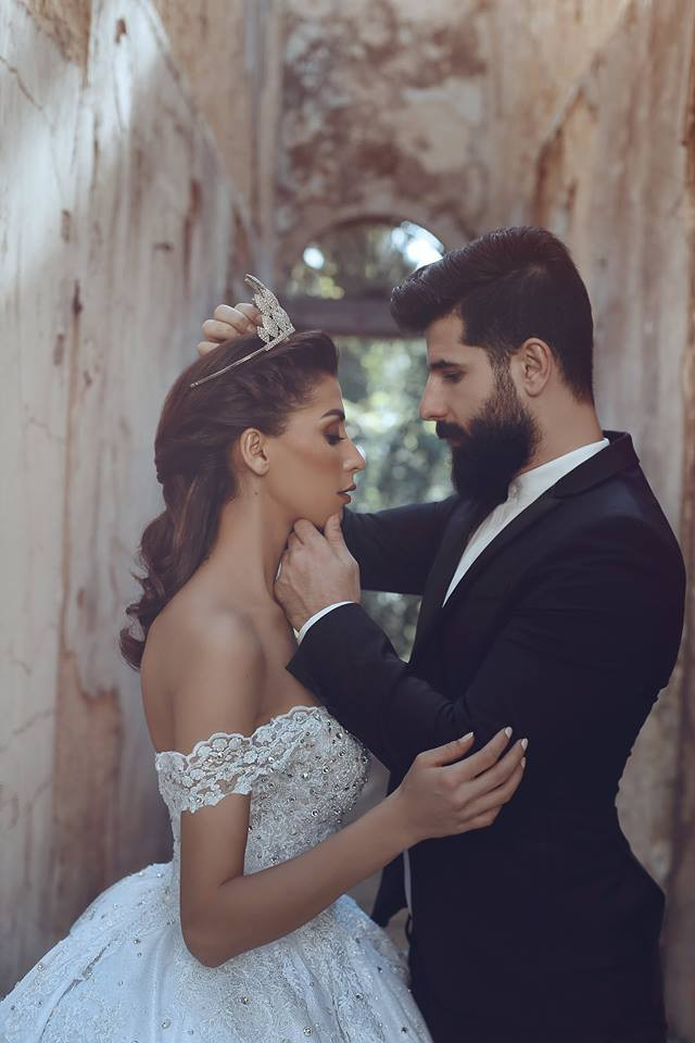 Elegant Off-the-Shoulder Lace Wedding Dress Ball Gown Beads Wedding Reception