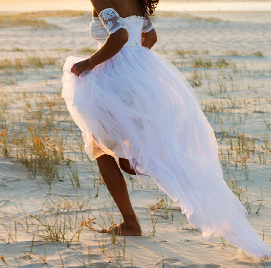 Elegant Off-the-shoulder Tulle Long Beach Wedding Dress With Lace Appliques
