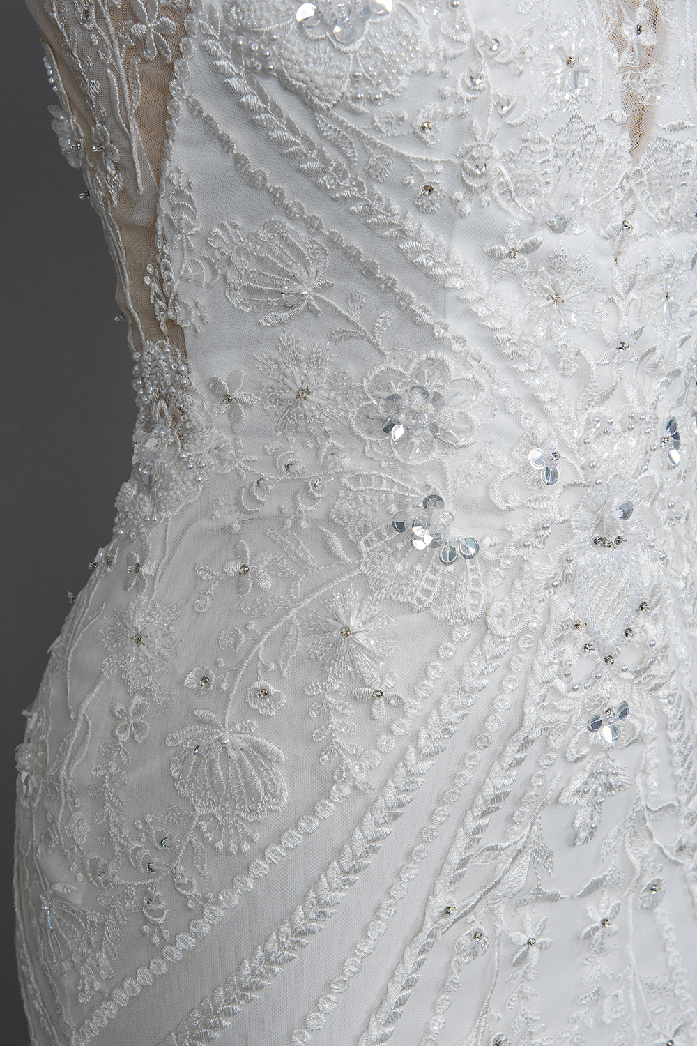 Scoop Neck Sleeveless Mermaid Wedding Dress with Floral Lace Appliques