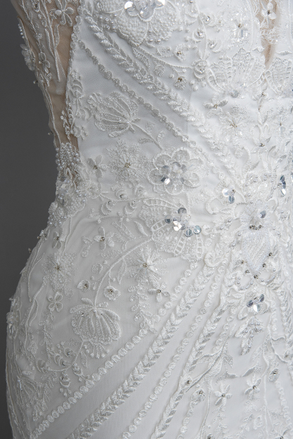 Scoop Neck Sleeveless Mermaid Wedding Dress with Floral Lace Appliques