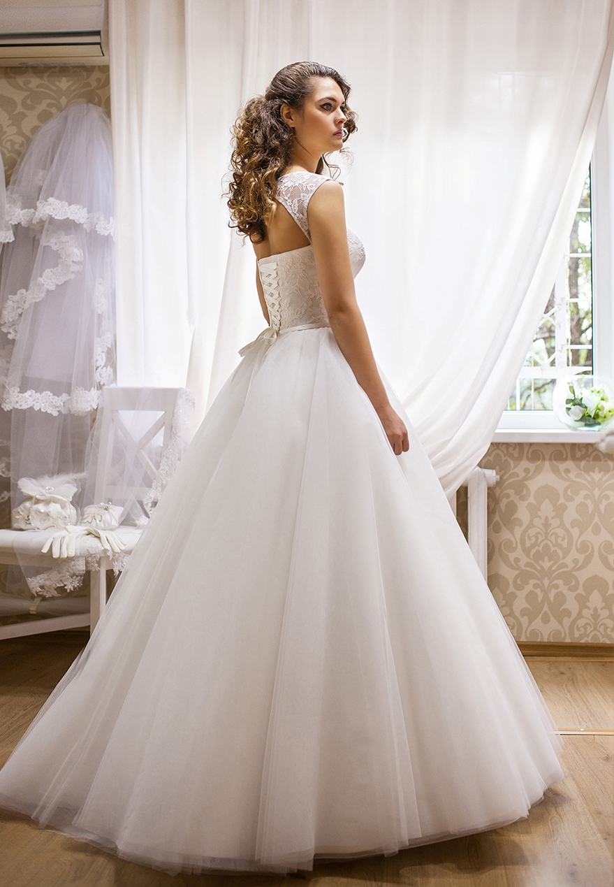 Modern Bateau Sleeveless Tulle Lace Wedding Dress Floor-length Lace-Up