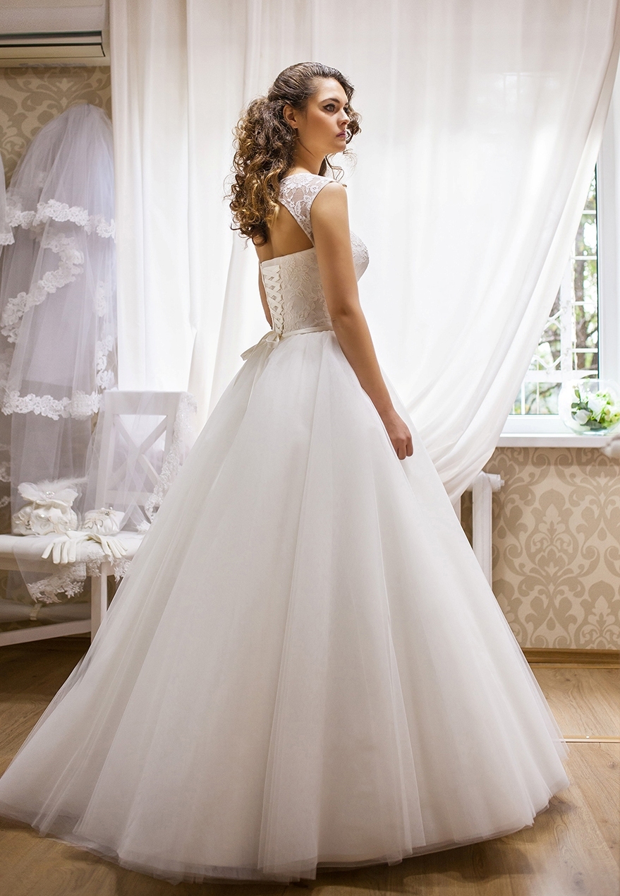 Modern Bateau Sleeveless Tulle Lace Wedding Dress Floor-length Lace-Up