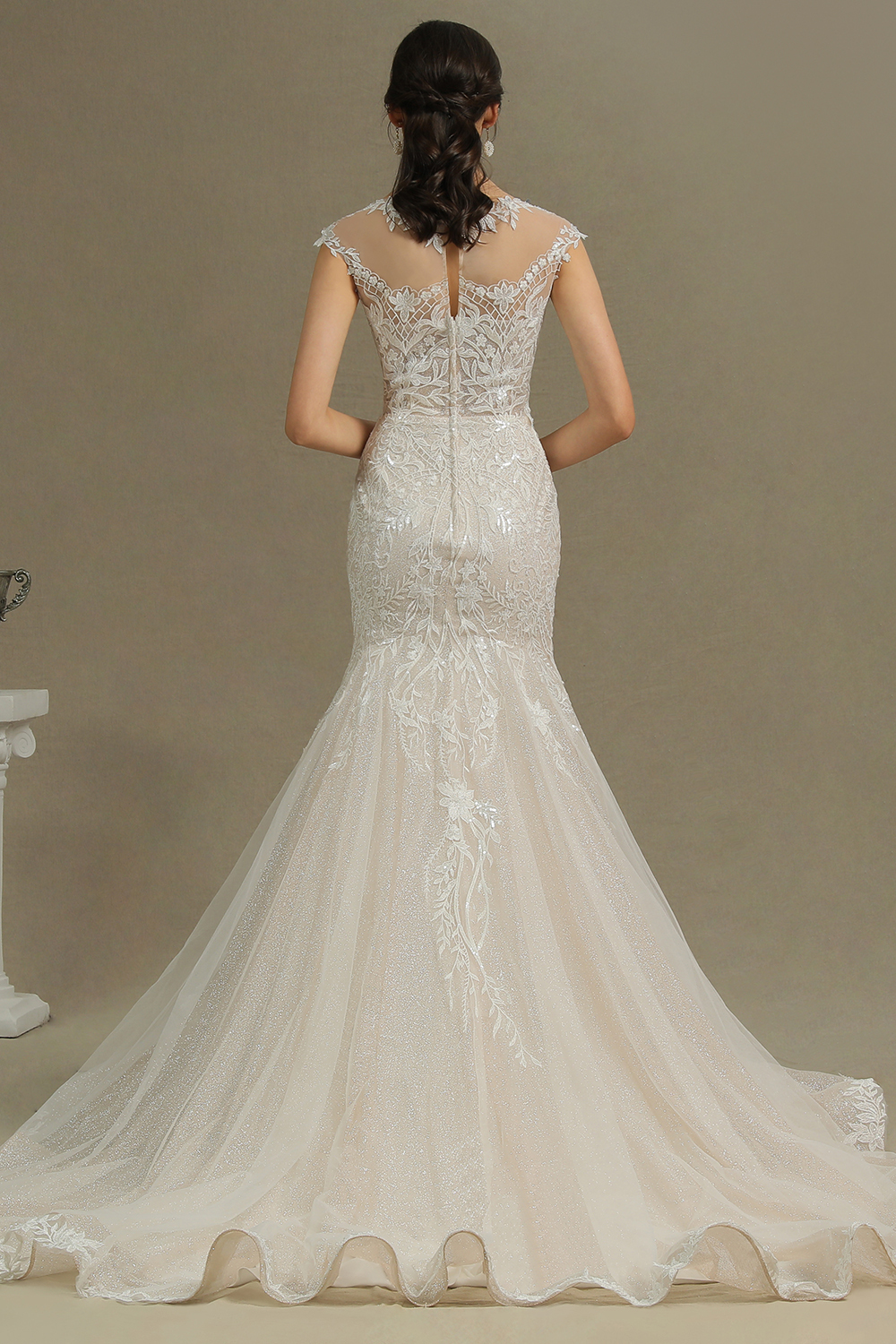 Charming Mermaid Wedding Gown Lace Appliques Cap Sleeve Garden Wedding Dress