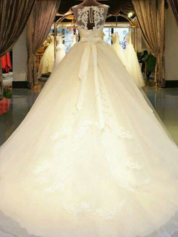 Sleeveless Ribbon Scoop Neckline Applique Tulle Ball Gown Cathedral Train Wedding Dresses UK