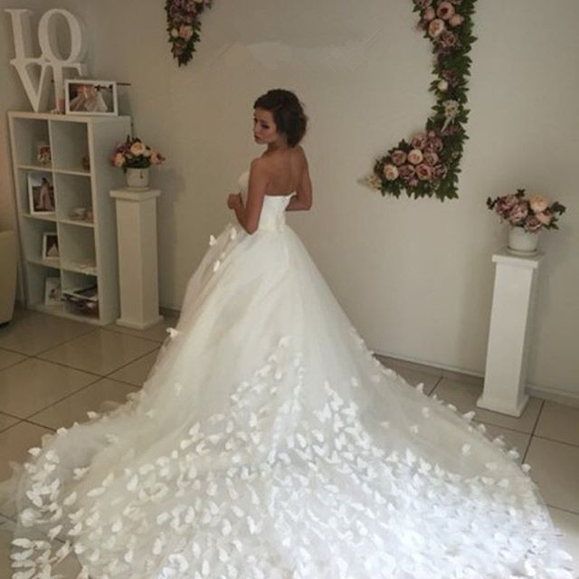 Elegant 3D-Floral Appliques Wedding Dresses UK Sweetheart Neck Bridal Gowns