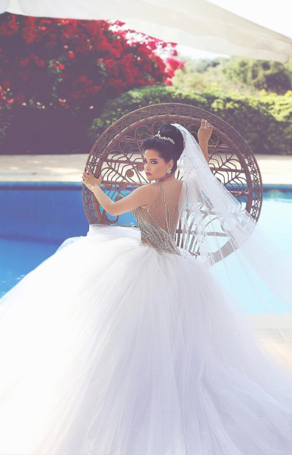 Gorgeous Beadss Tulle White Wedding Dress Ball Gown Straps Court Train