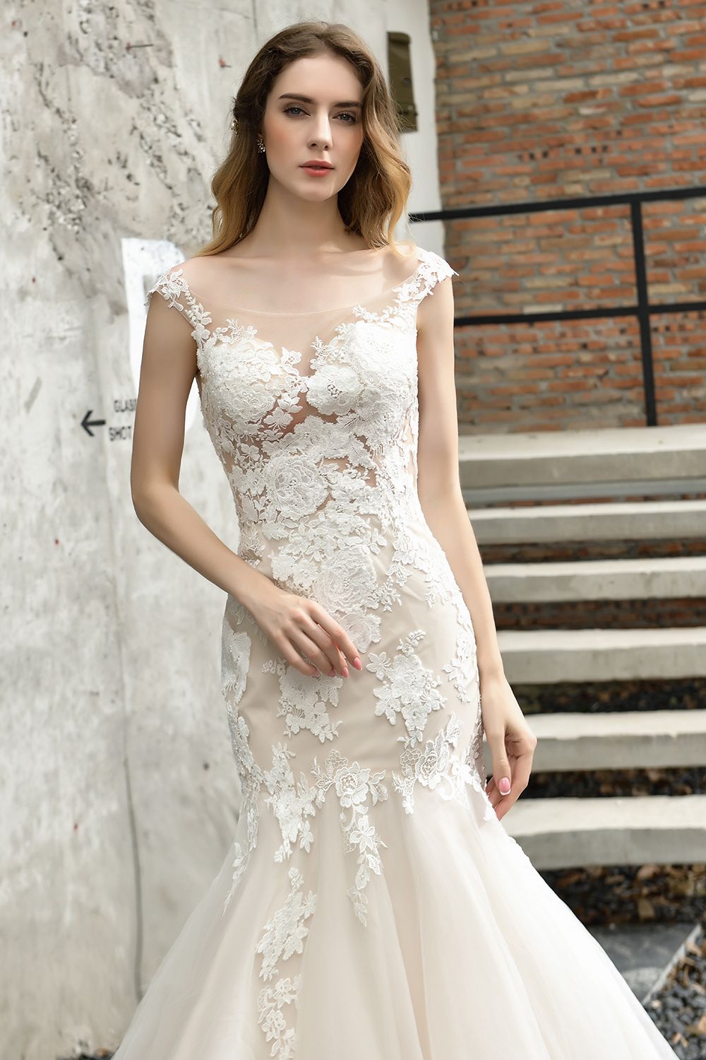 Sweetheart Mermaid Bridal Gown V-Neck Floral Lace Wedding Dress