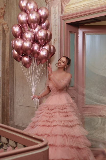 Pink Off-the-Shoulder Tulle A-Line Wedding Dresses Chapel Train