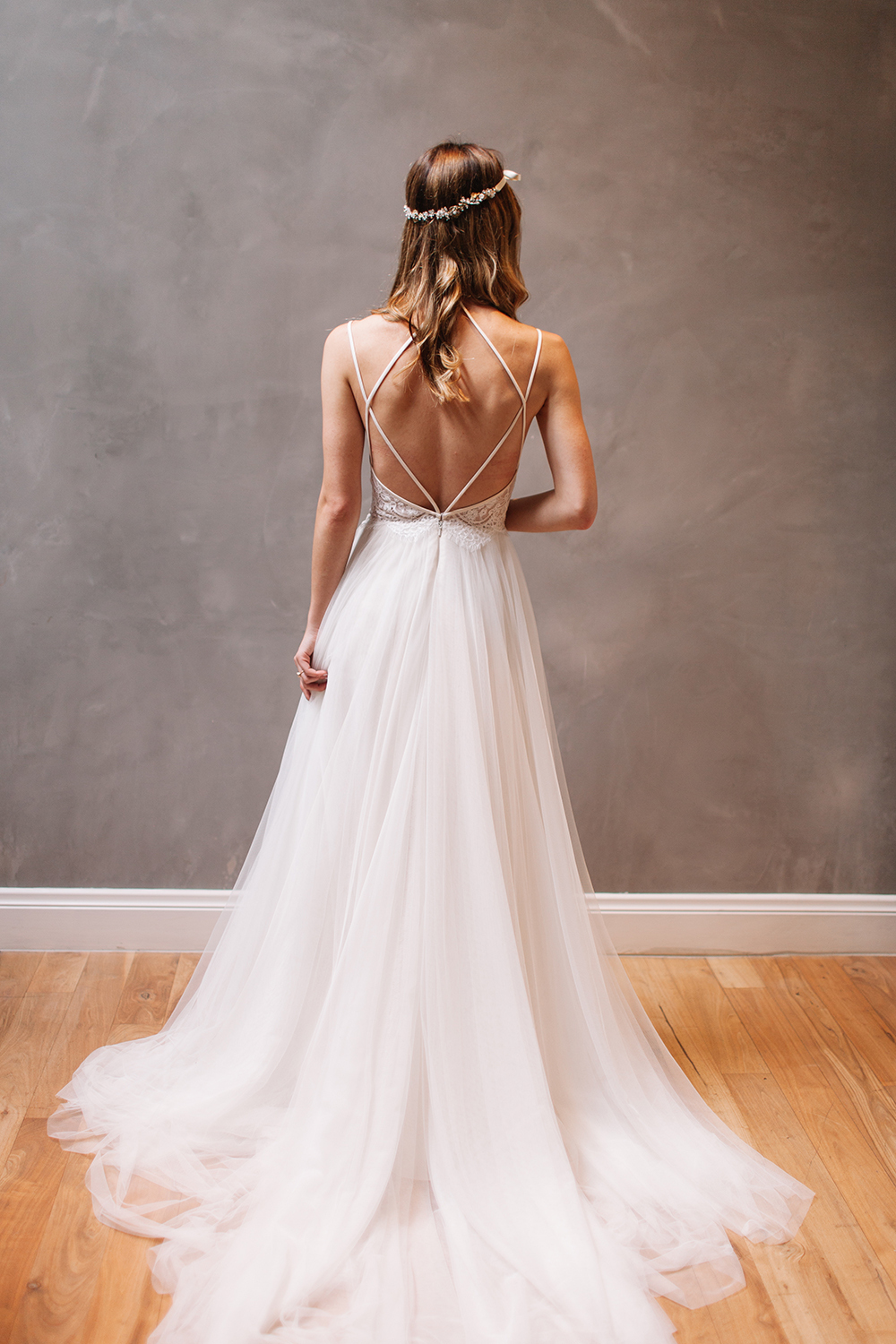 Elegant Lace Crystal Spaghetti-Strap Wedding Dresses UK Sheer Lace Up Sleeveless Floral Bridal Gowns