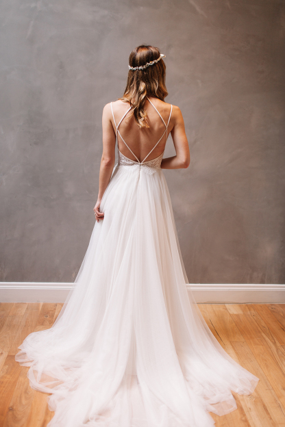 Elegant Lace Crystal Spaghetti-Strap Wedding Dresses UK Sheer Lace Up Sleeveless Floral Bridal Gowns