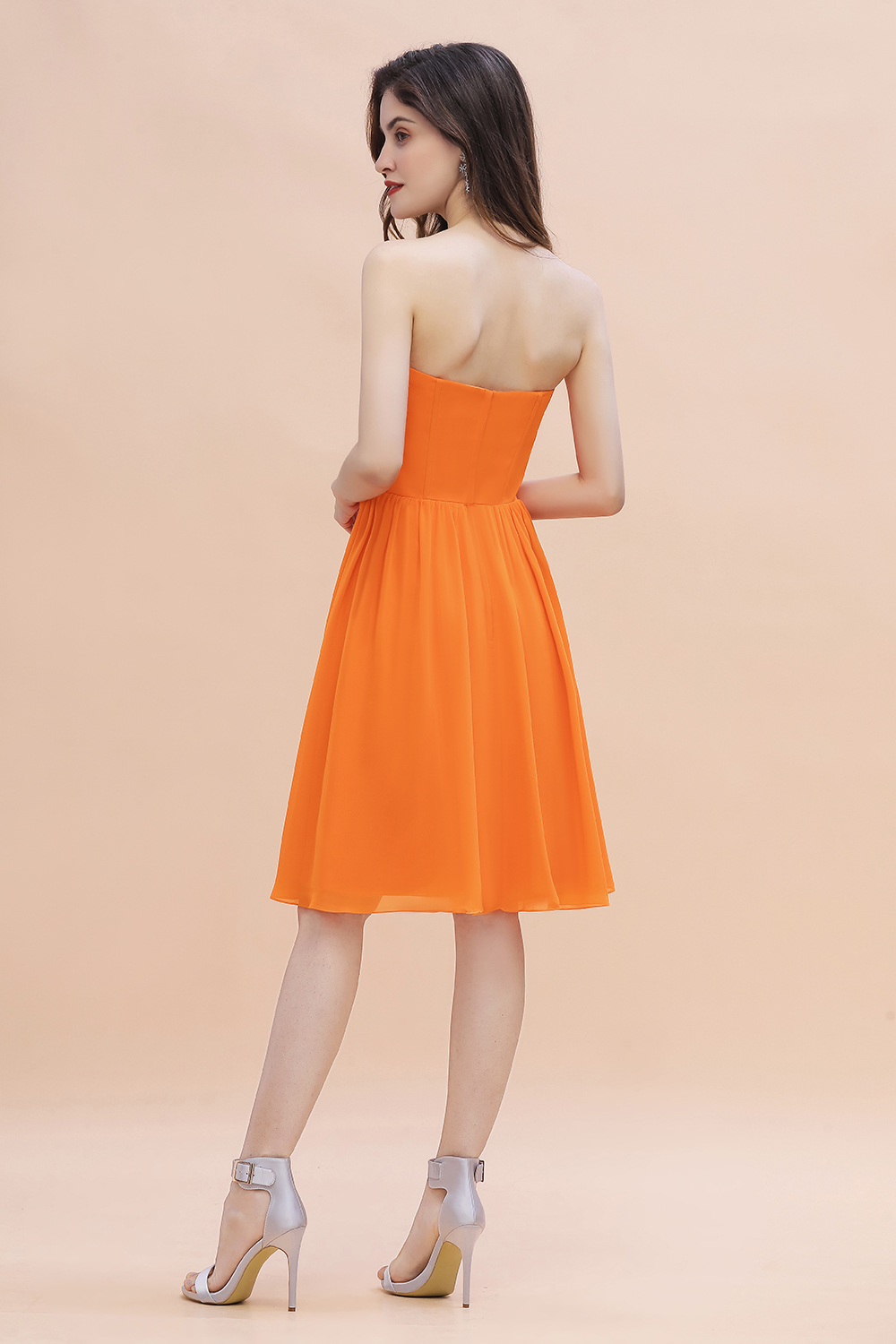 Pretty Strapless Orange Short Bridesmaid Dresses Knee Length Wedding Party Dress