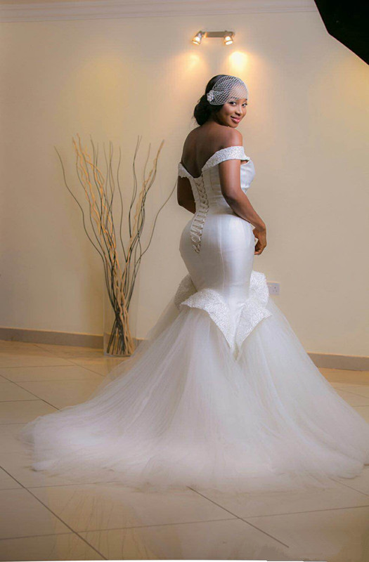 Tulle Sweep-Train Off-the-shoulder Elegant Lace-up Beads White Sexy Mermaid Wedding Dress