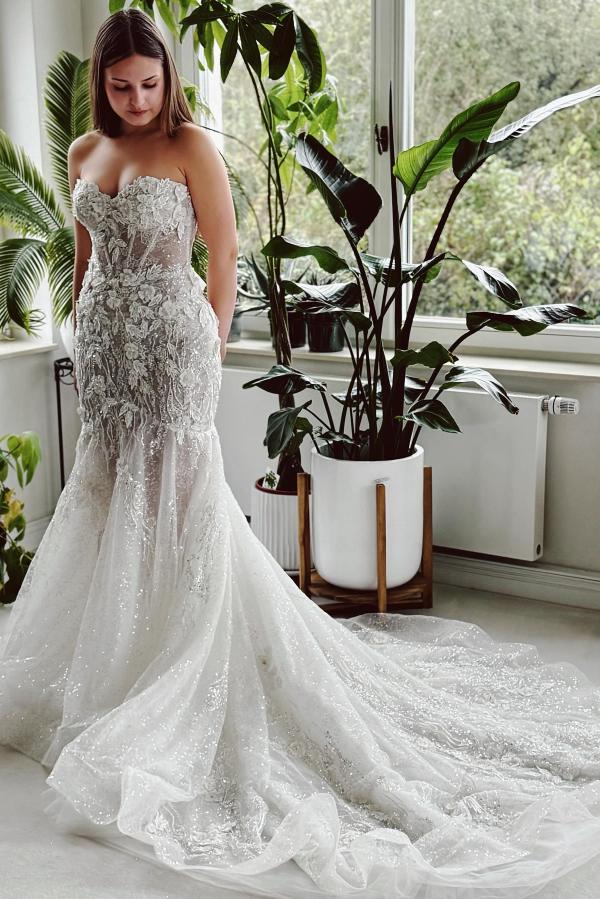 Sweetheart White Lace Mermaid Bridal Gown Sleeveless Glitter Long Wedding Dress