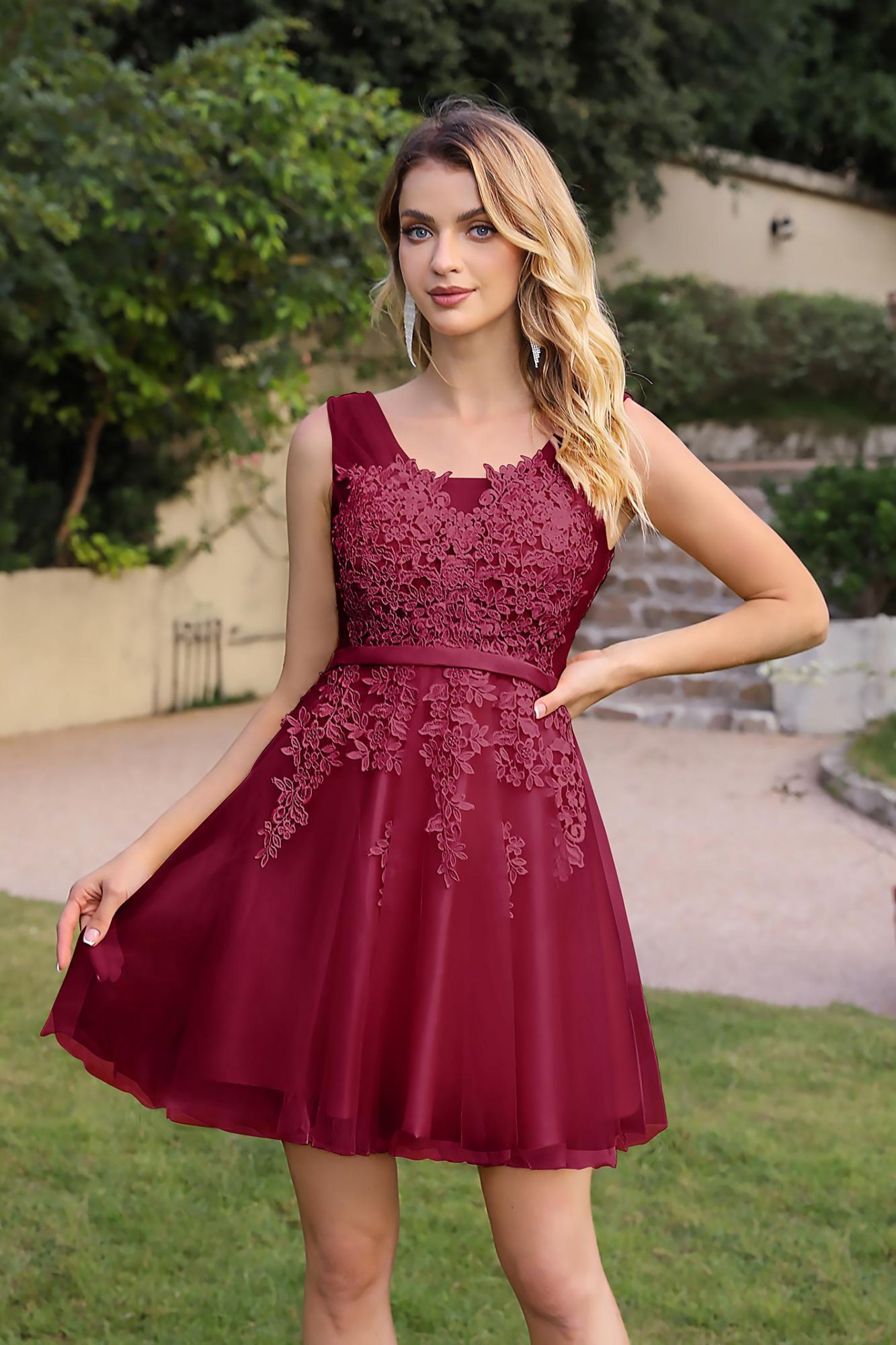 Chic Sleeveless Tulle Short Homecoming Dresses Lace Appliques Aline Mini Party Dress