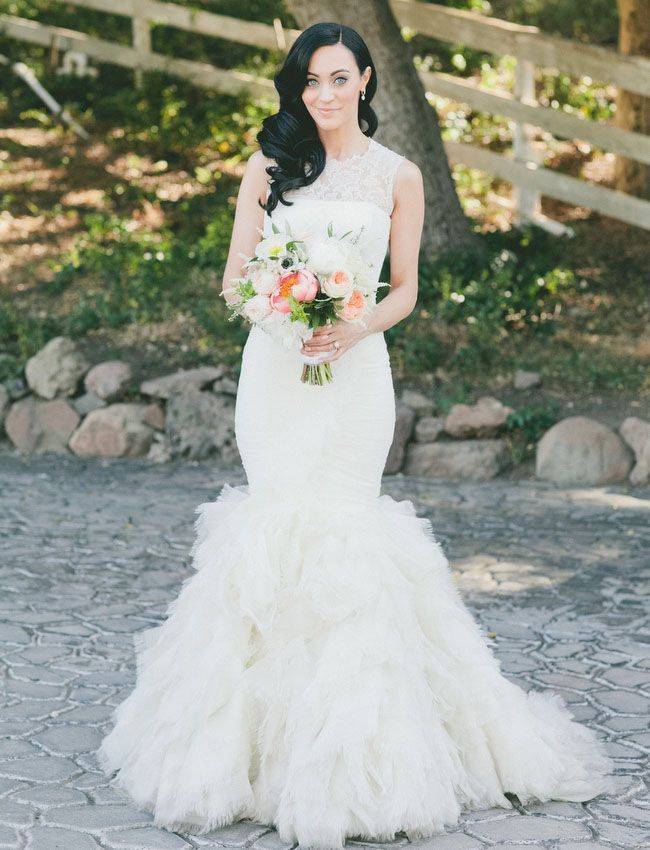 New Arrival Sleeveless Lace Wedding Dresses UK Sexy Mermaid Ruffles Floor Length