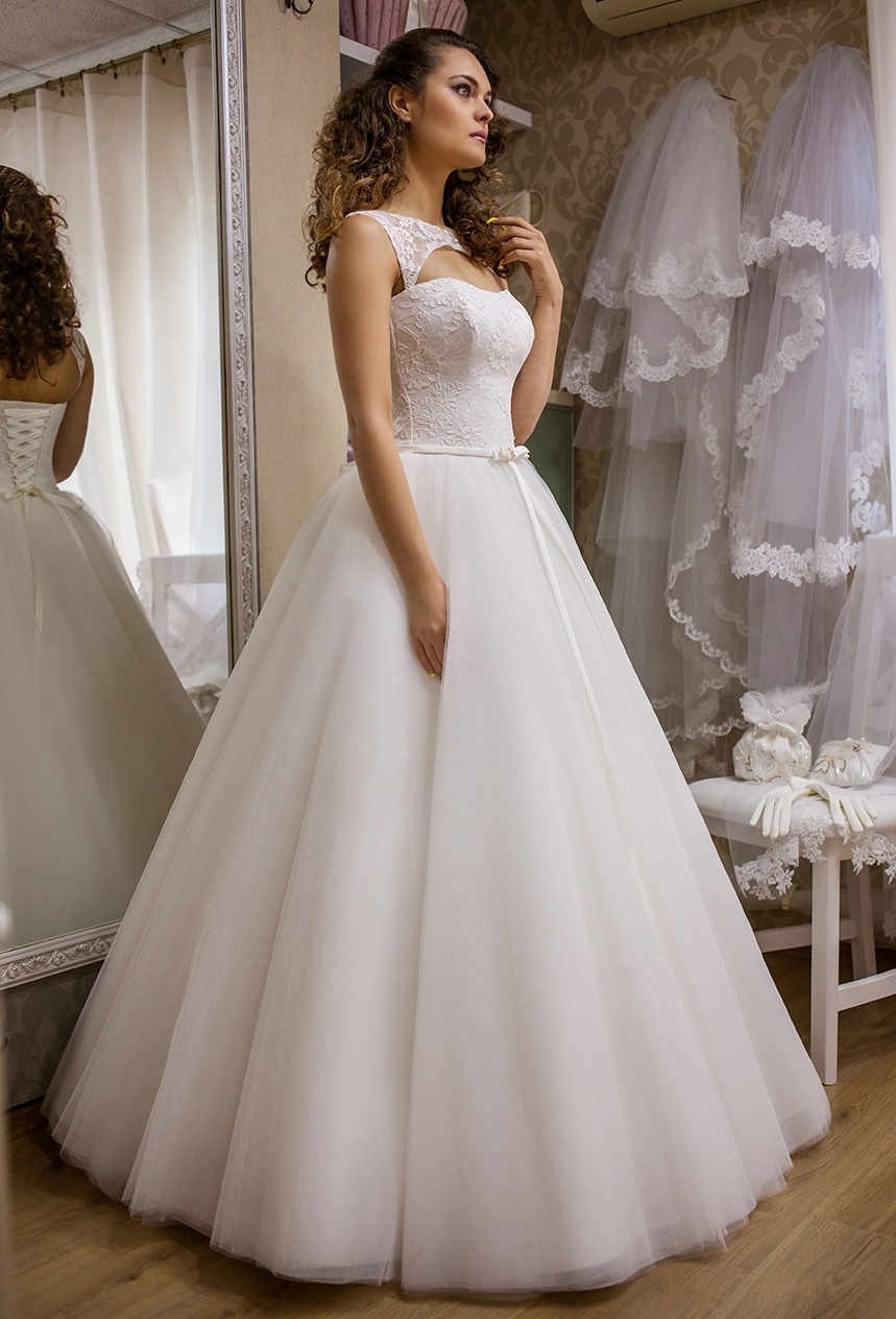 Modern Bateau Sleeveless Tulle Lace Wedding Dress Floor-length Lace-Up