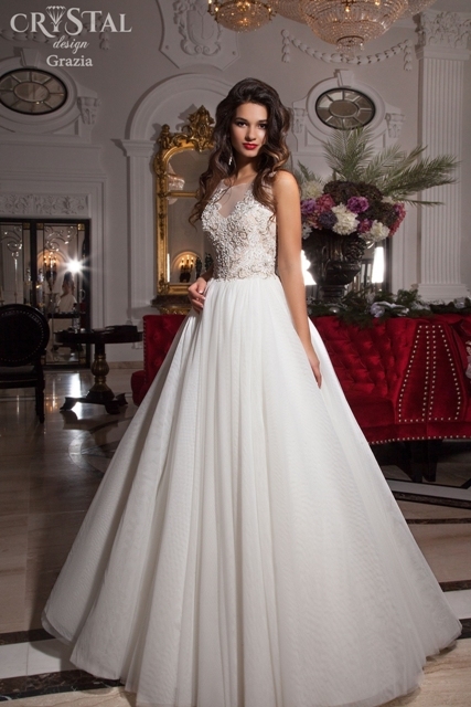 Delicate Illusion Sleeveless Wedding Dress With Lace Appliques