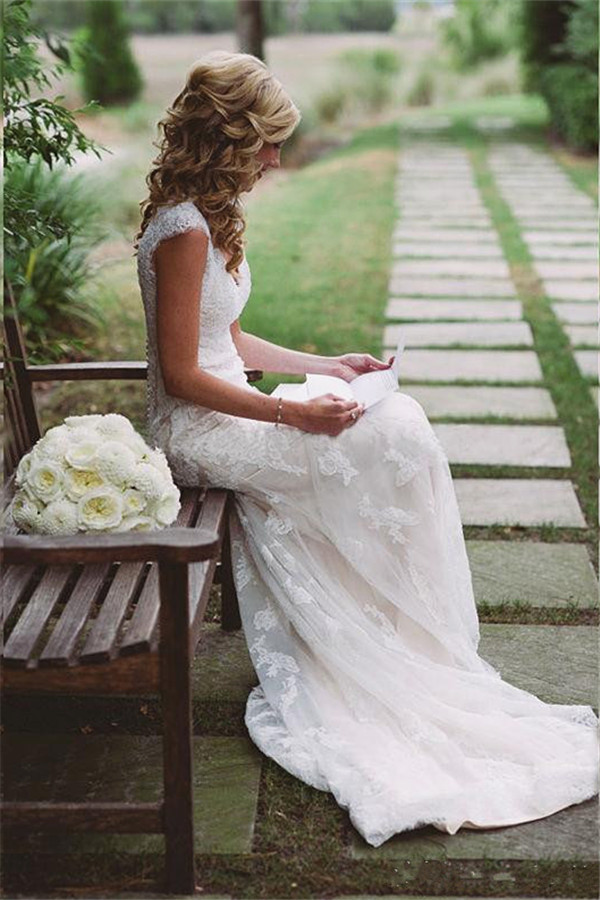 Elegant Lace Appliques Wedding Dress Button Zipper Back Straps BA4624
