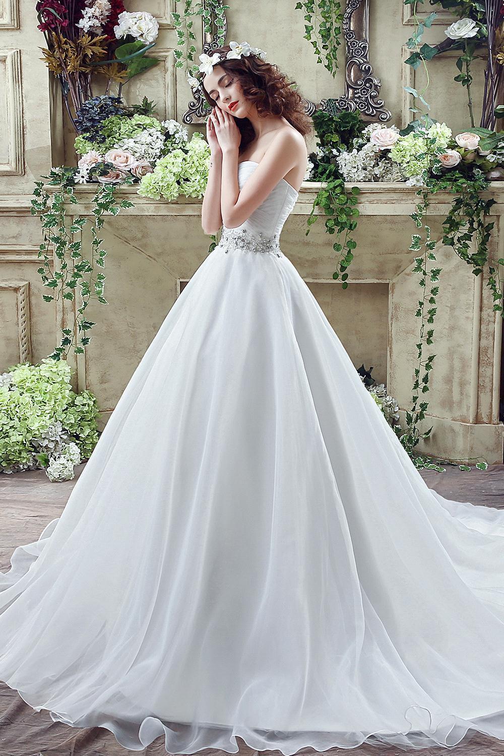 Chic White Sweetheart Beadss Wedding Dress Court Train Lace-up