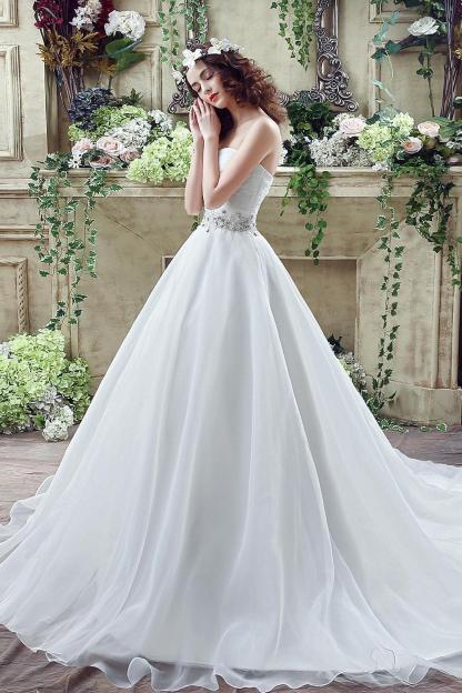 Chic White Sweetheart Beadss Wedding Dress Court Train Lace-up