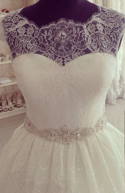 Elegant Lace Fashion Cap Sleeve Princess Wedding Dress With Crystals