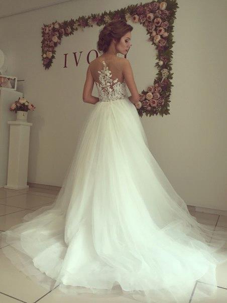Elegant Sleeveless Lace Appliques Wedding Dress Tulle Zipper Back
