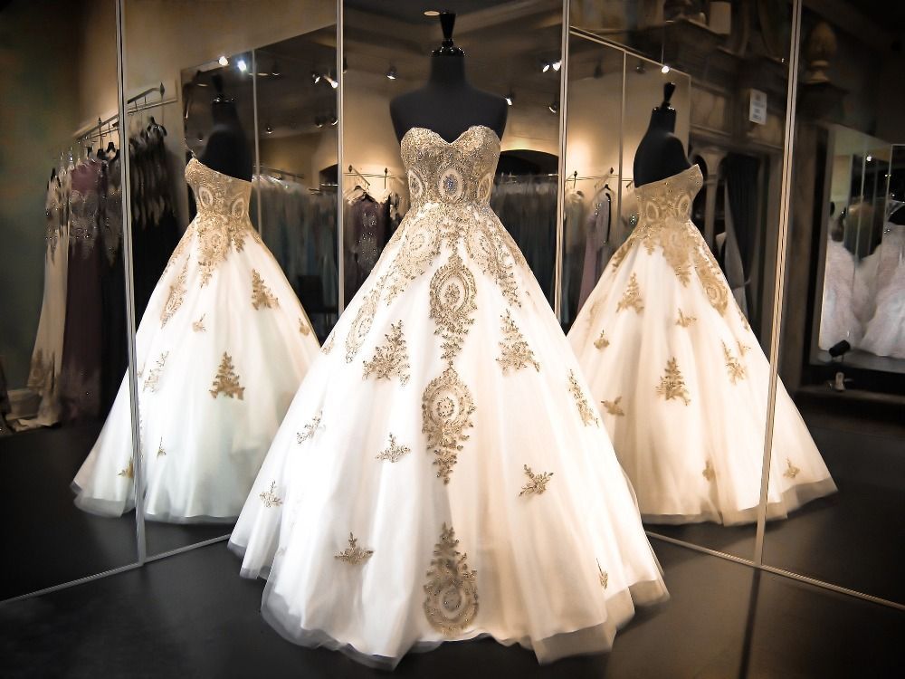 Luxurious Sweetheart Golden Appliques Wedding Dress Beadss Ball Gown Prom Dress
