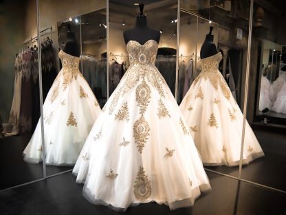 Luxurious Sweetheart Golden Appliques Wedding Dress Beadss Ball Gown Prom Dress