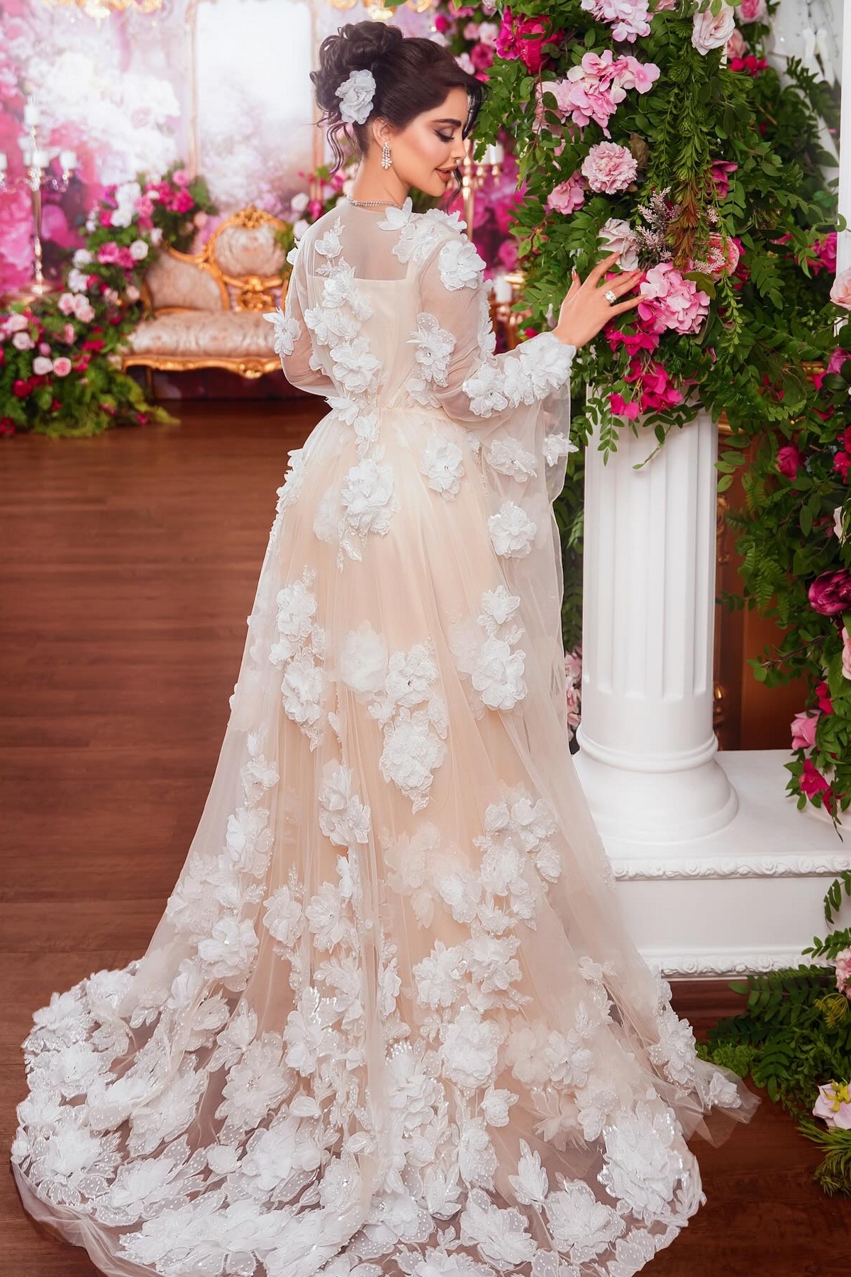 Square Neckline Tulle Appliques Lace A-Line Wedding Dresses Long Sleeve
