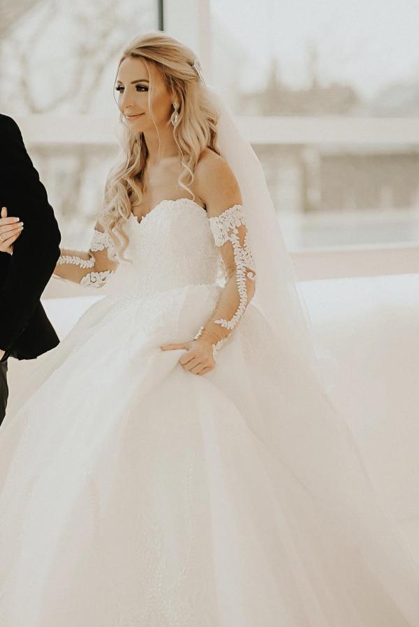 Modest Sweetheart Tulle Lace Princess Wedding Dress Chapel Trian Dress