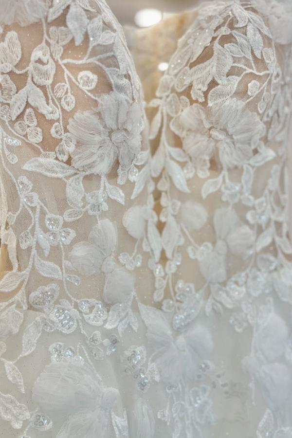 Elegant White Tulle Aline Wedding Dress Sleeveless Simple Bridal Dress