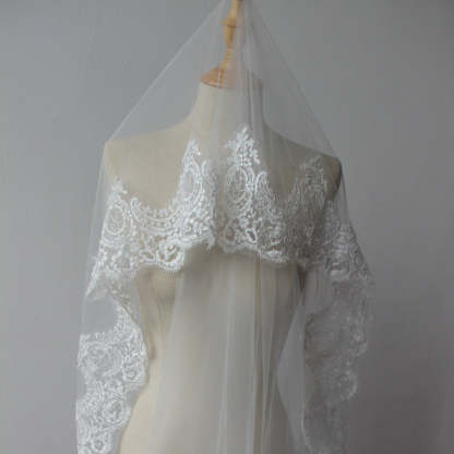 Beautiful Lace Applique Tulle Edge Wedding Veils