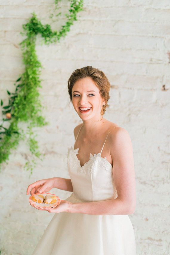 Elegant Spaghetti Strap Wedding Dress A-line Lace Sleeveless