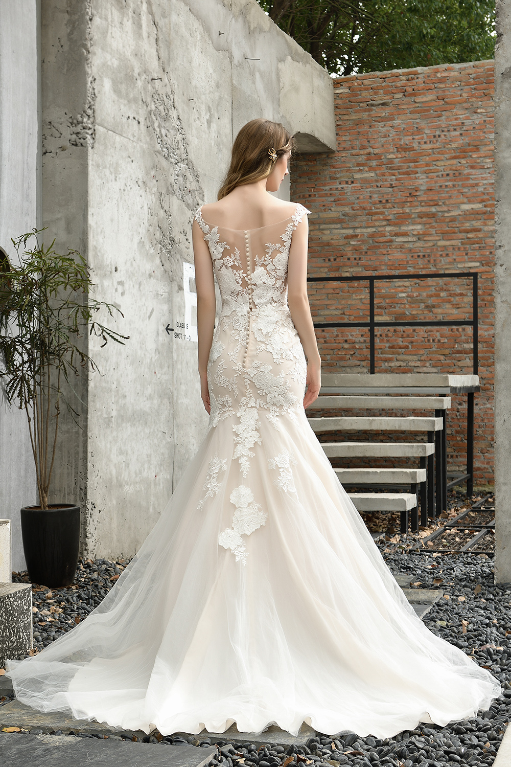 Sweetheart Mermaid Bridal Gown V-Neck Floral Lace Wedding Dress