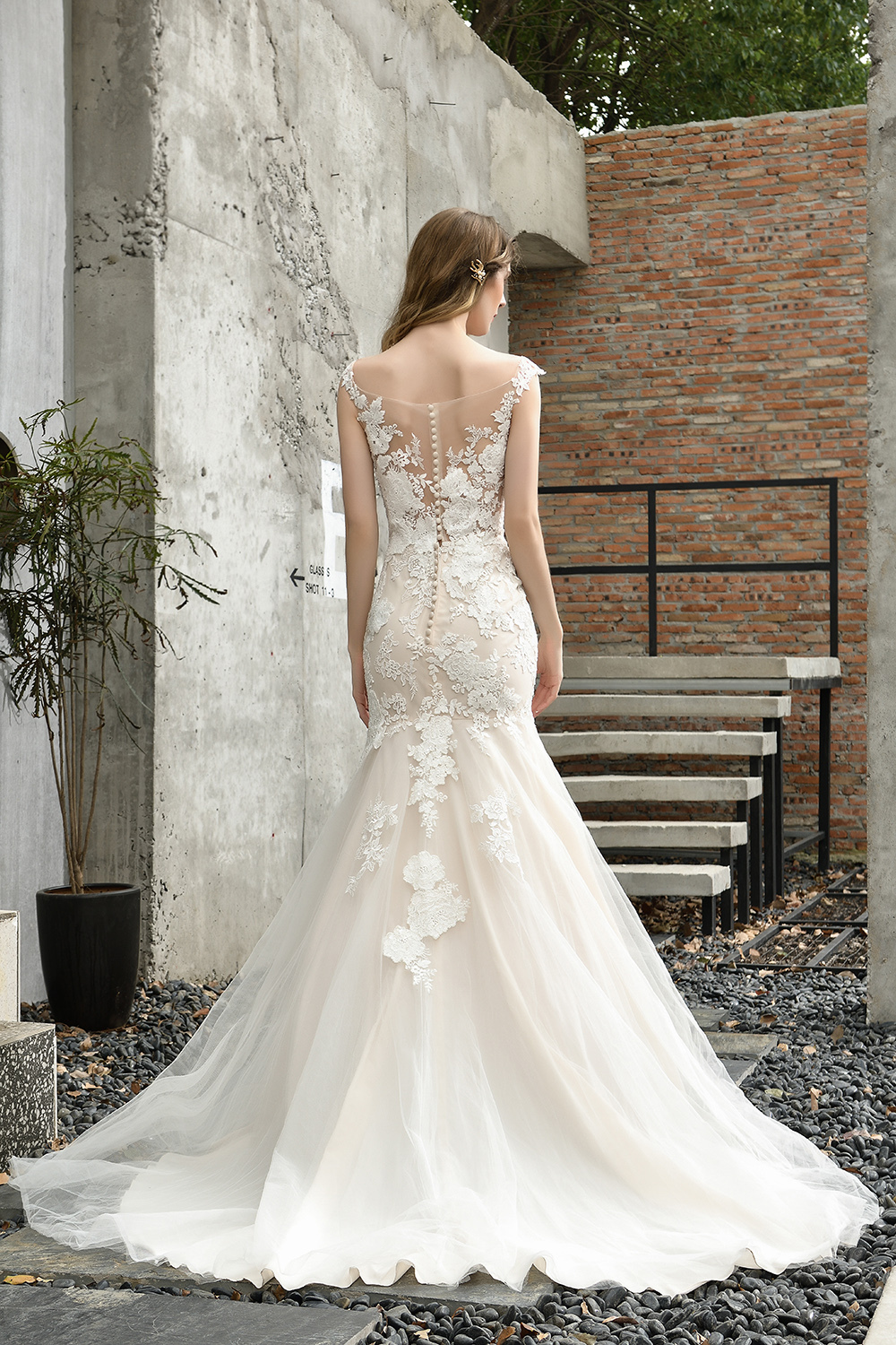 Sweetheart Mermaid Bridal Gown V-Neck Floral Lace Wedding Dress