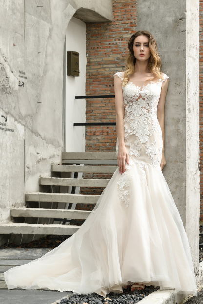 Sweetheart Mermaid Bridal Gown V-Neck Floral Lace Wedding Dress
