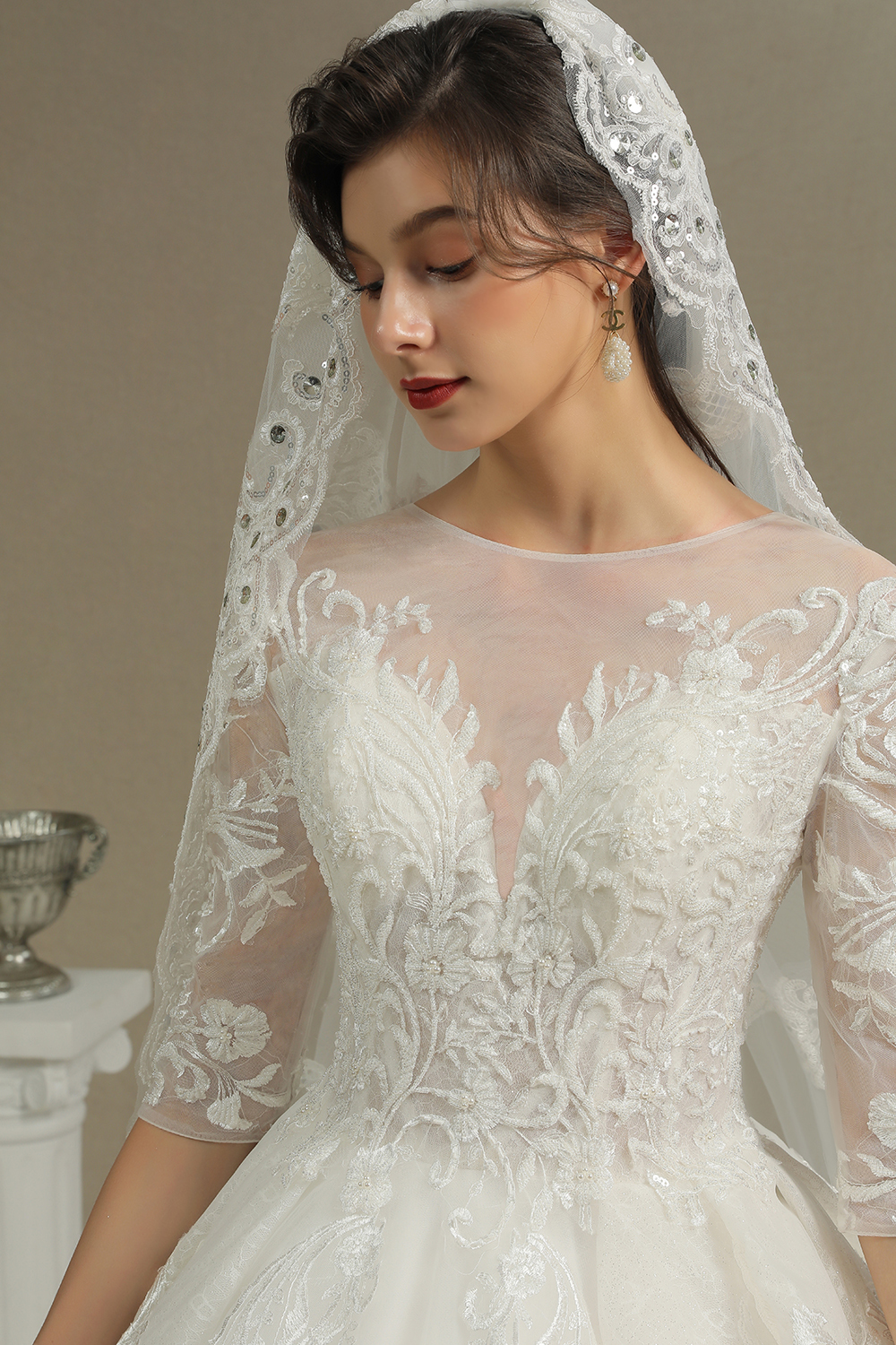 Luxury Floral Lace Bridal Gown Crew Neck Long Sleeves Wedding Dress