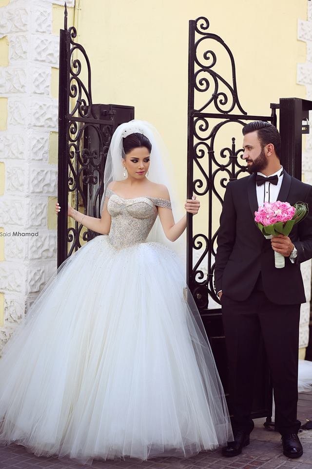 Elegant Off-shoulder Tulle Wedding Dress Ball Gown With Beadss