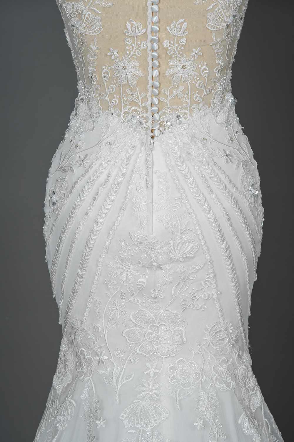 Scoop Neck Sleeveless Mermaid Wedding Dress with Floral Lace Appliques
