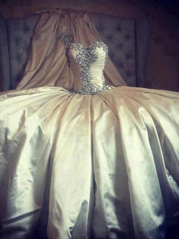 Cathedral Train Ruffles Ball Gown Sweetheart Taffeta Sleeveless Wedding Dresses UK